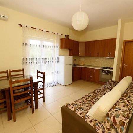 Vasili'S Family Apartments Himare Exterior photo